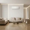 Klimatyzator Kaisai Air we wnętrzu jasnego salonu z oświetleniem LED