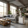 Oczyszczacz powietrza Boneco P500 przy sofie w salonie w stylu loft - oczyszczanie powietrza w dużym pomieszczeniu
