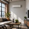 Klimakonwektor ścienny Daikin FWT w salonie w stylu loft z ceglaną ścianą